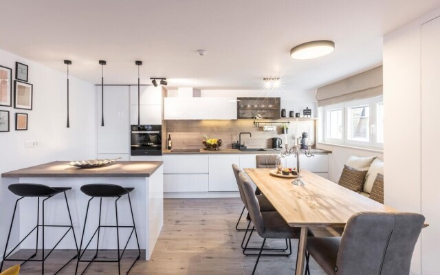 Amazing Home in Supetar With Jacuzzi, Wifi and 2 Bedrooms