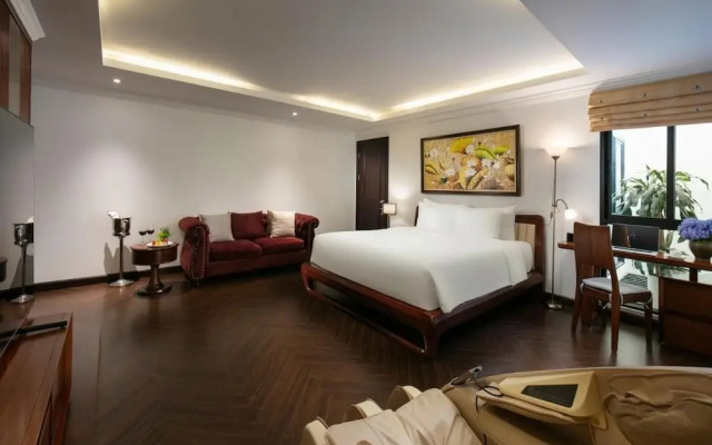 MAY DE Ville Crown Hotel 1