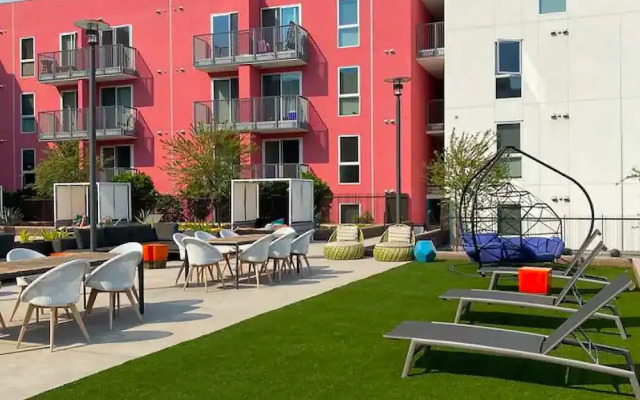 Stylish 2BR Family Apartment by Dtla