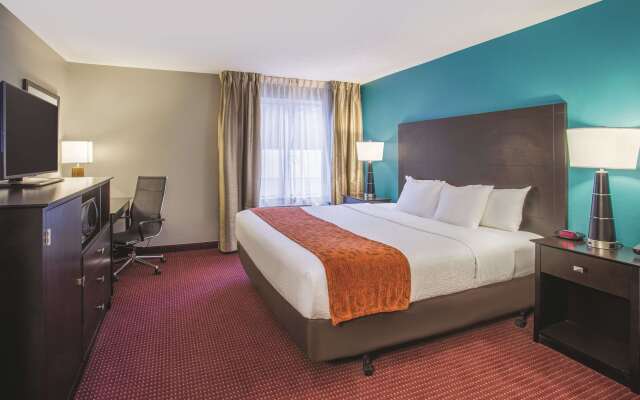 La Quinta Inn & Suites by Wyndham O'Fallon, IL - St. Louis