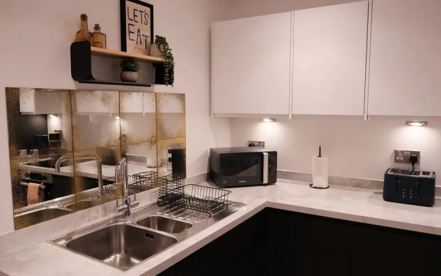 Stylish, Luxury Apartment Sleeps 4 - Southampton