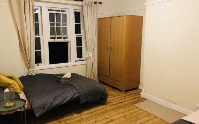 3bed apartment next to eurostar station