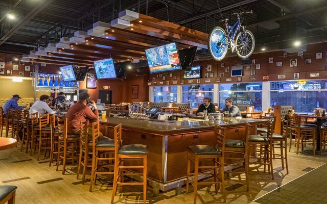 Holiday Inn Niagara Falls State Park Entry by IHG