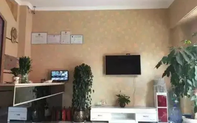 Qujing Ruixin Business Hotel