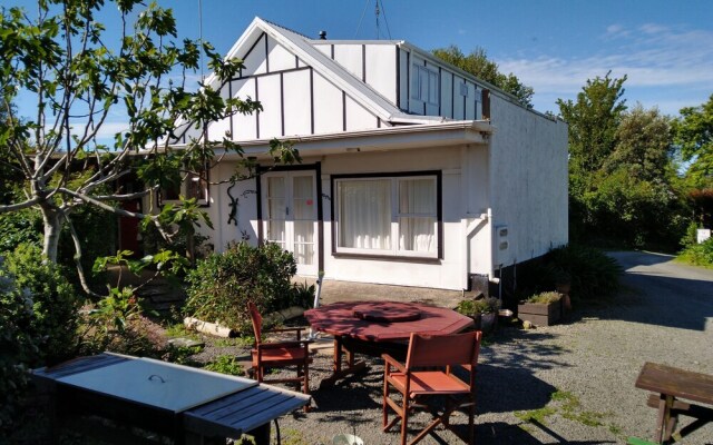 Purple Hen Bunk House - Hostel
