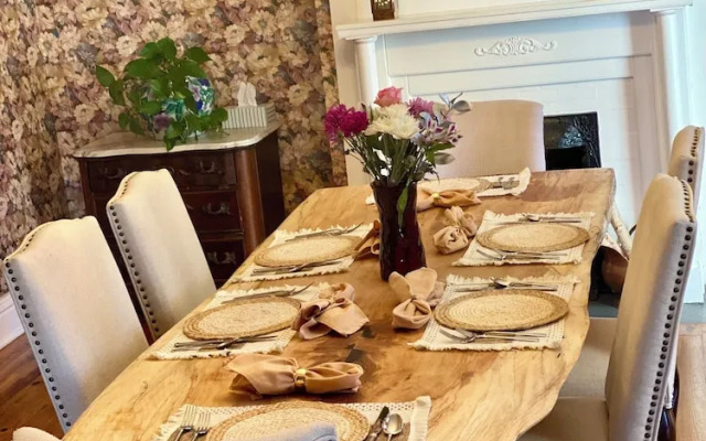 Red Rose Inn Bed & Breakfast