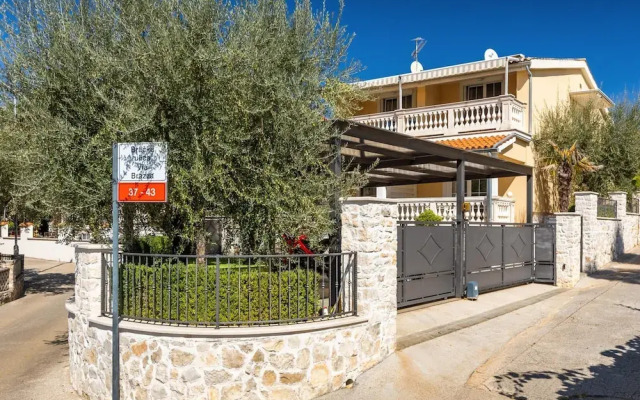 Premium Apartment With Patio