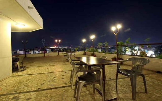 OYO 24579 Flagship Hotel Padmam
