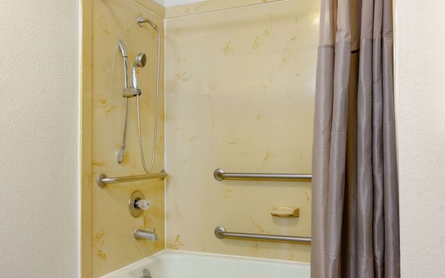 Studio 6 Alexandria, LA