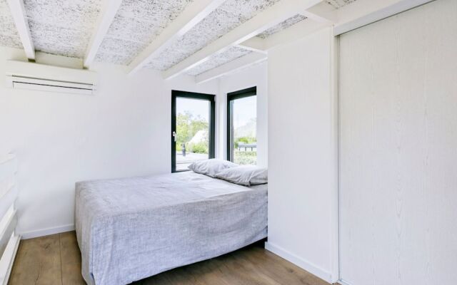 Stylish Holiday Home in Ouddorp near Beach
