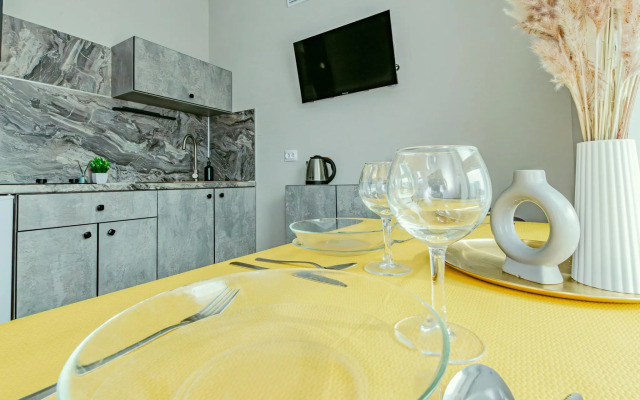 Apartments on Yardem 25