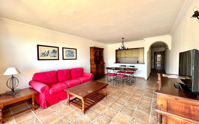 One bedroom, high floor, ocean views, pool