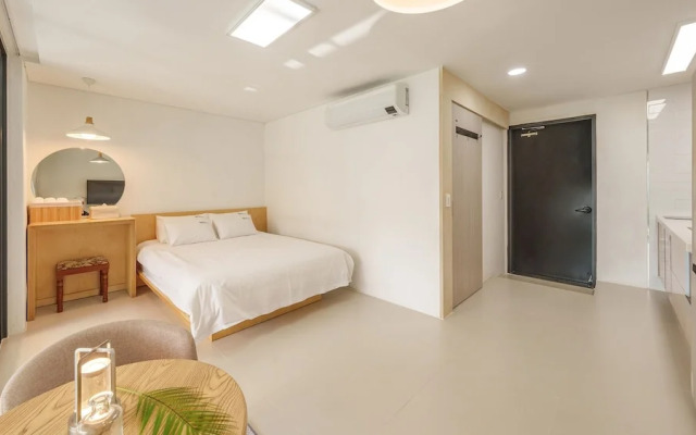 Gyeongju Rose Breeze Pool Villa Pension