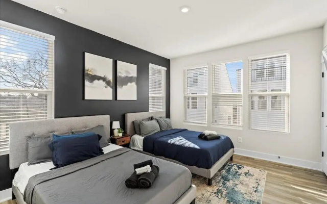 Luxe King 4BR Townhouse in Uptown CLT