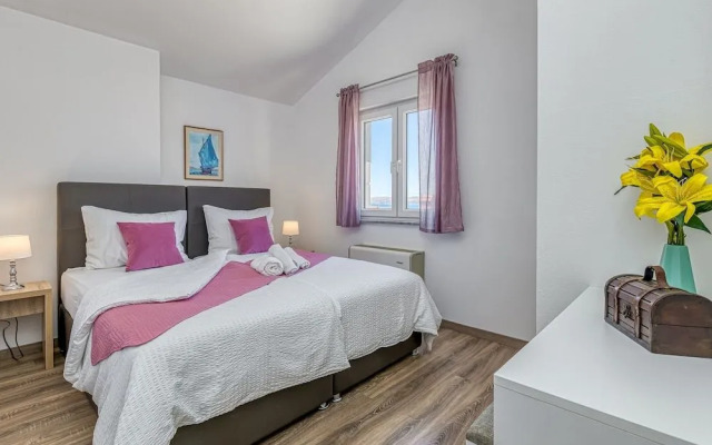 Seaview Apartment Mihaela