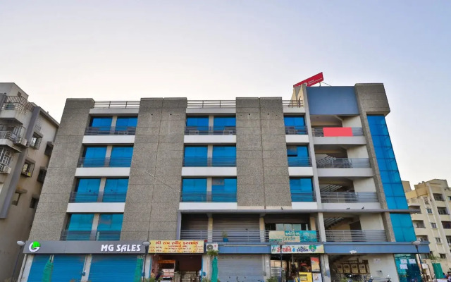 Maahi Palace By OYO Rooms