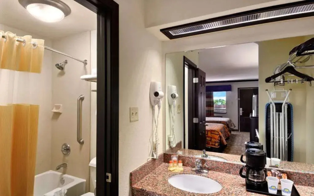 Days Inn By Wyndham Oklahoma City/Moore