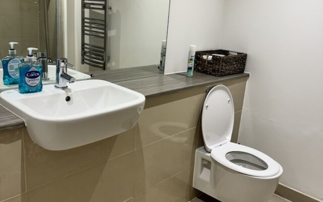 Stunning 2 Bed Apartment With Parking