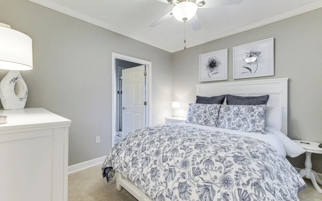 Beach + Pool Access: Smith Mountain Lake Getaway!