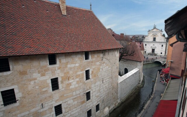2 bd apartment with sauna- center Annecy