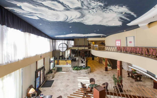 Days Hotel - Thunderbird Beach Resort