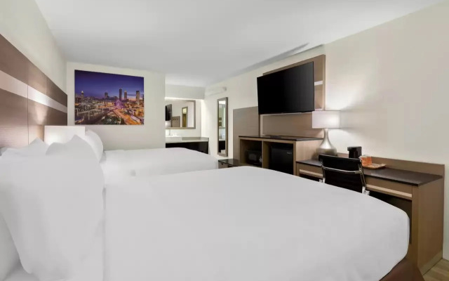 Clarion Pointe Kennesaw Town Center