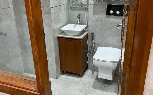 Platinum Service Apartment DLF Phase 3