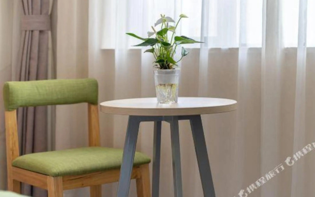 Hangzhou Luming Linshe Hotel (Qingchun Square Subway Station)