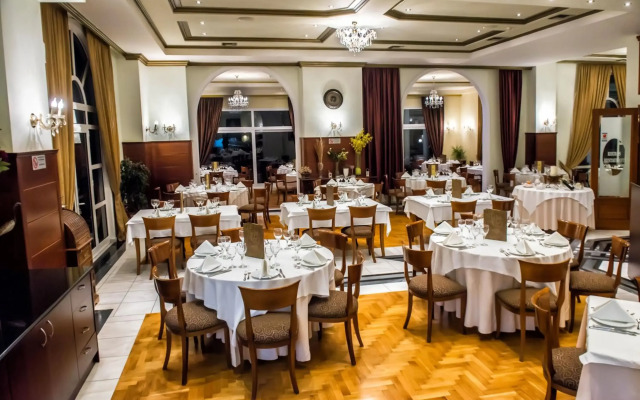 Kouros Hotel