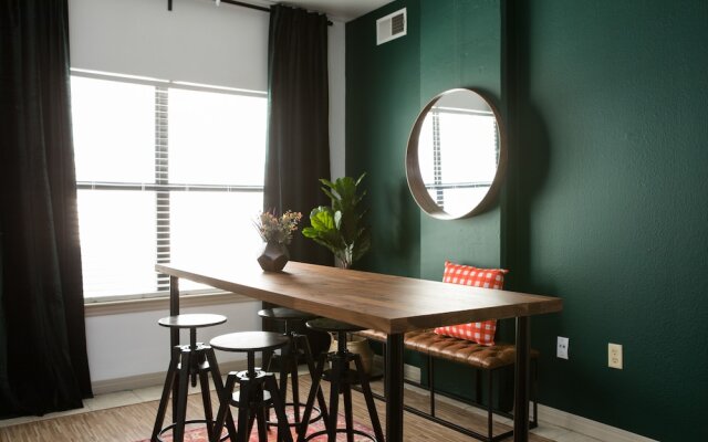 Chic West Campus Apts by WanderJaunt