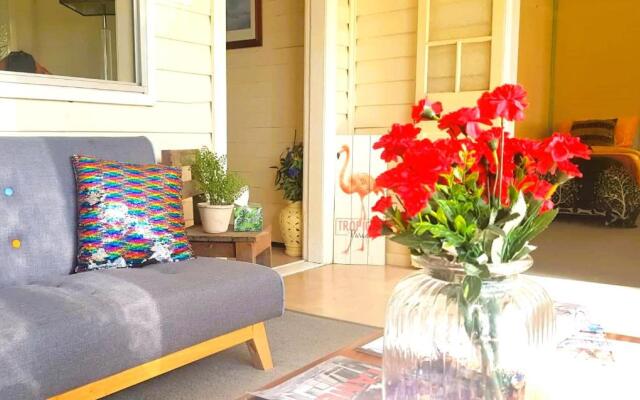 Oakwood House - Entire 4 bedroom house with Foxtel & WiFi