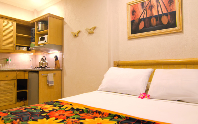 Hawaii Resort Family Suites @ Anyer Beach