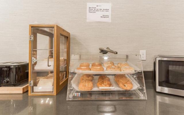 Orangewood Inn & Suites Kansas City Airport