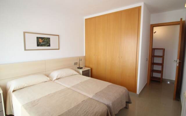 Spacious Apartment in Empuriabrava with Terrace