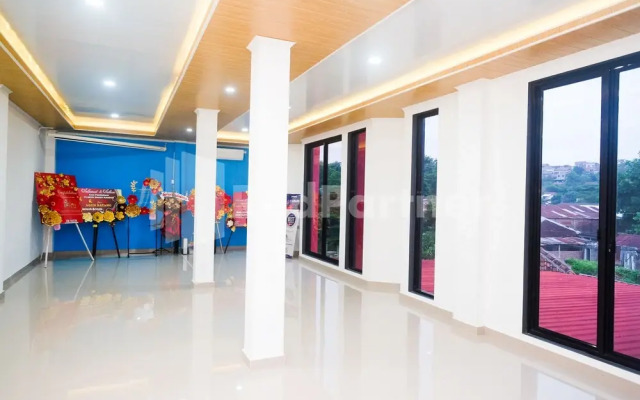 River House Mitra RedDoorz