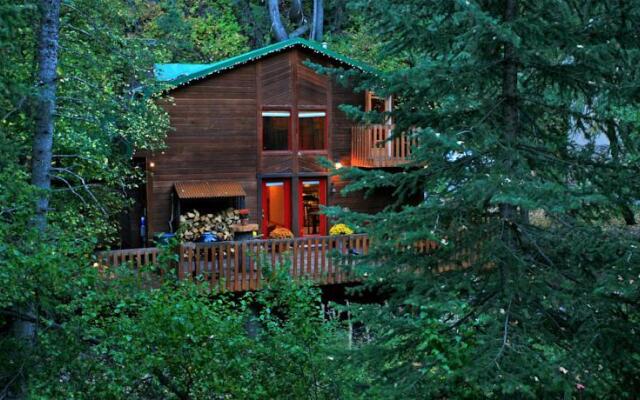 Creekside Cabin by Stewart Mountain Lodging