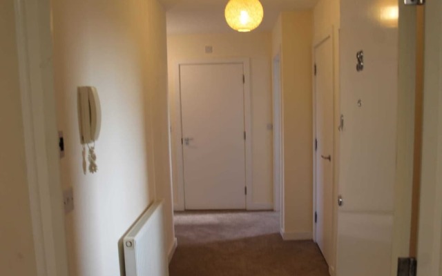 Remarkable 2-bed Apartment in Reading