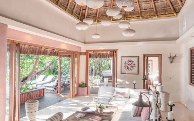 Anana Casa Cantarena Beachfront Meals Included