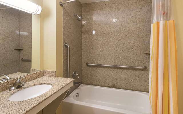 La Quinta Inn & Suites by Wyndham Waxahachie