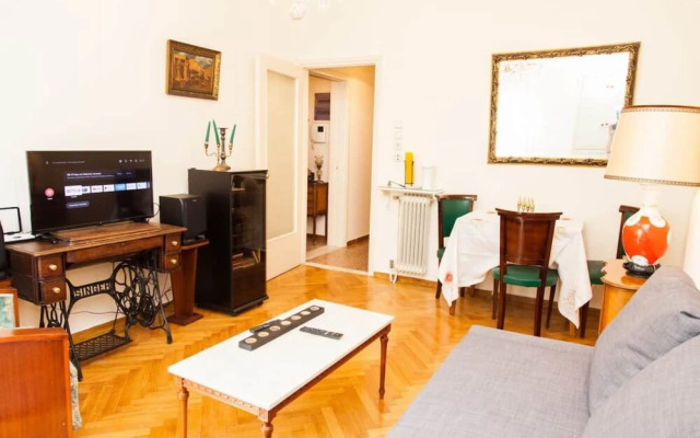Renovated apt in the Heart of Piraeus