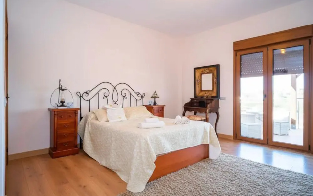 Chalet con Piscina Privada y Vistas