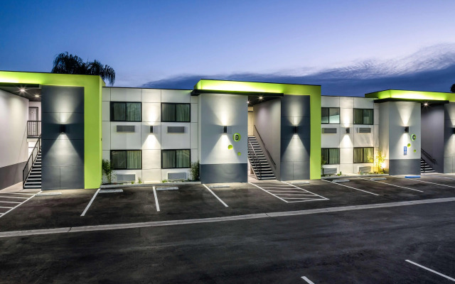 Motel 6 Canoga Park, CA