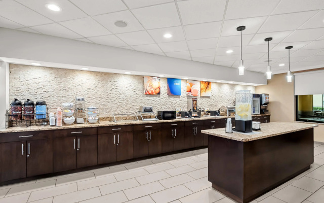 Comfort Inn & Suites