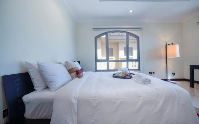 Deluxe 4BR Palm Villa With Private Beach and Pool with Complimentary Golf