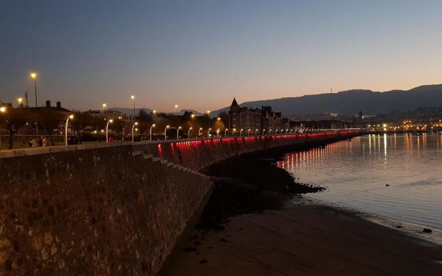Cozy Yellow Home in Getxo
