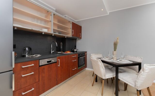 Długie Ogrody Apartment by Renters