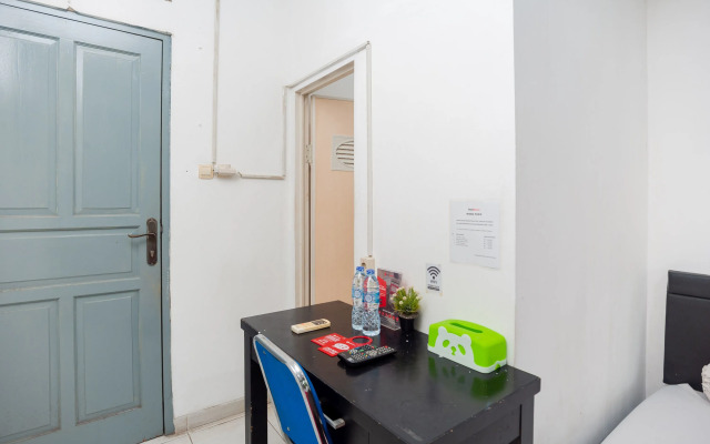 RedDoorz Syariah near Grand Galaxy Park