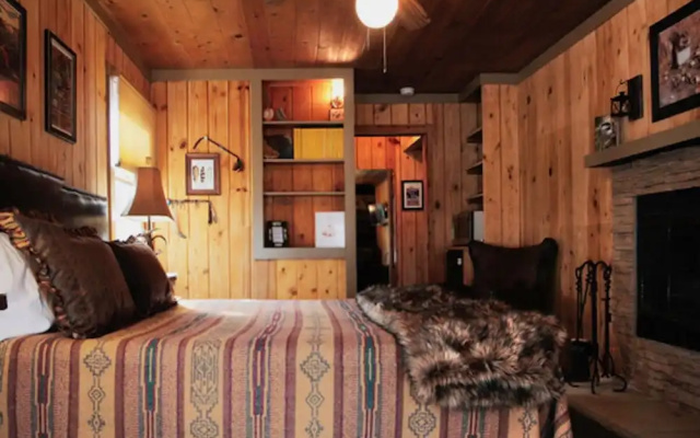 Silver Pines Lodge
