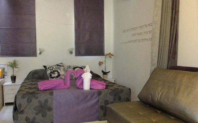 Nuriel Fruit & Guest House