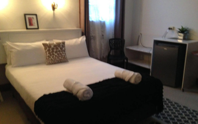Burkes Hotel Motel